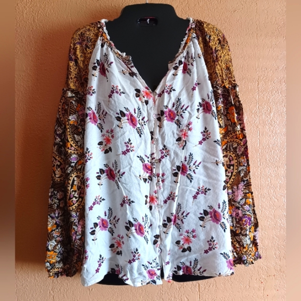 Jane and Delancey V-Neck Floral/ Patchwork/ Paisley print Blouse Size Large